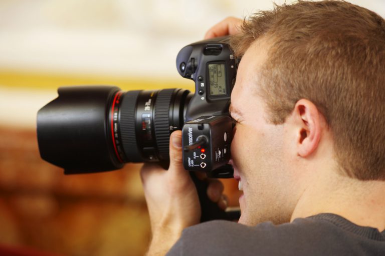 Univision, demandada por uso indebido de fotos radioNOTAS